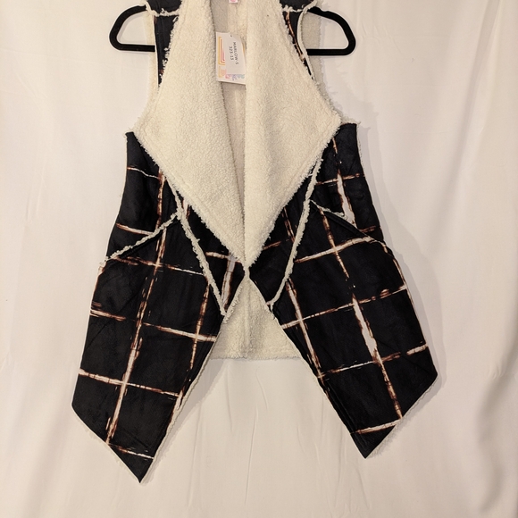 LuLaRoe Marlow Faux Shearling Vest in black/cream plaid NWT Goth SzS - Picture 2 of 7